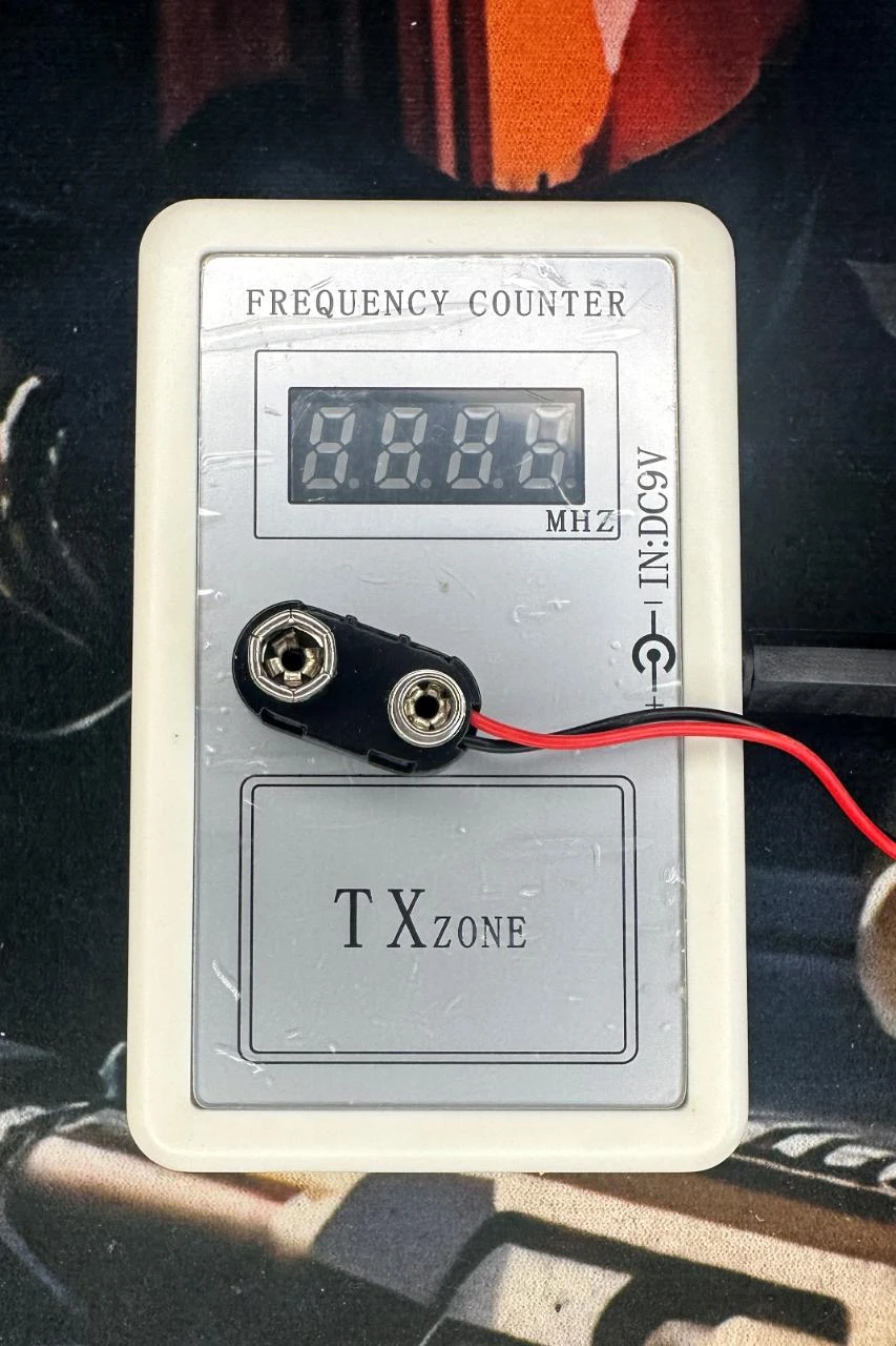 Medidor detector de señal y frecuencia de comandos – photo 3